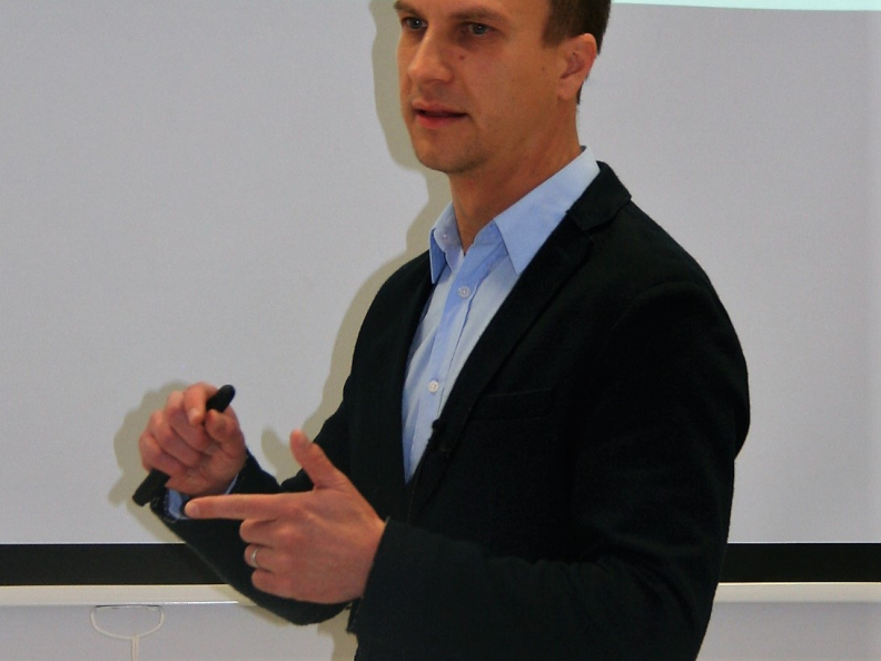 11 dr. Mitja Muhic